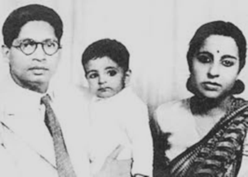 Teji Bachchan With Harivansh Rai Bachchan and Baby Amitabh