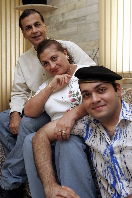 Vijay Arora With His Wife and Son