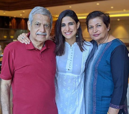Aahana Kumra and her parents