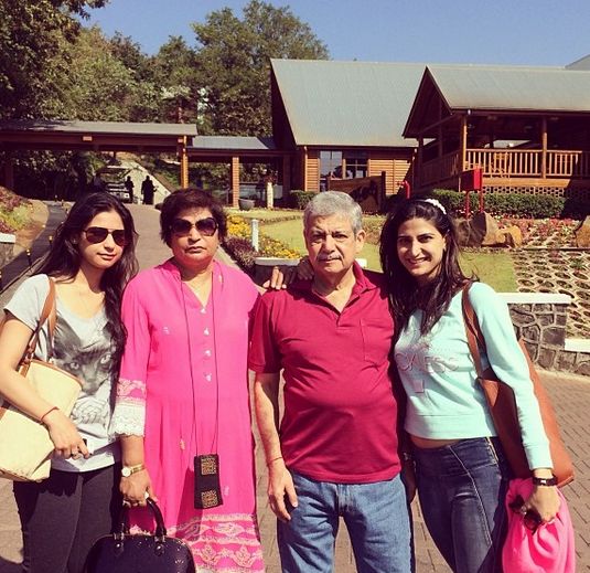 Aahana Kumra with her family