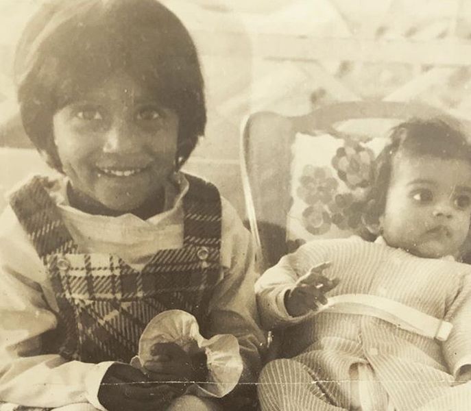 Childhood Picture of Poorna Jagannathan wilth her Sister