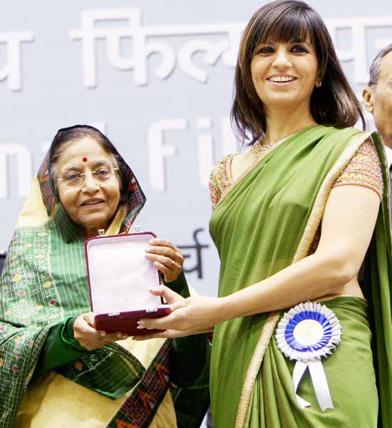 Neeta Lulla receiving National Film Award