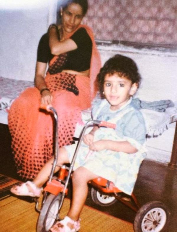 A Childhood Picture of Khushboo Upadhyay With Her Mother