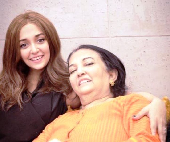 Monali Thakur With Her Mother