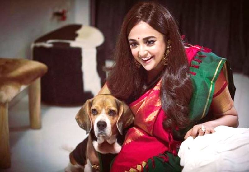 Monali Thakur With Her Pet Dog