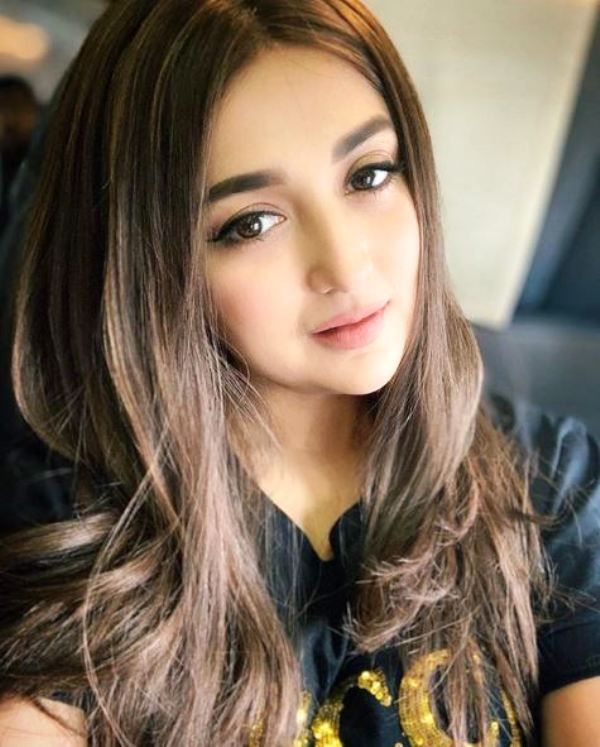 Xxx Monali Thakur Bf - Monali Thakur Wiki, Age, Height, Boyfriend, Husband, Family, Biography &  More - WikiBio