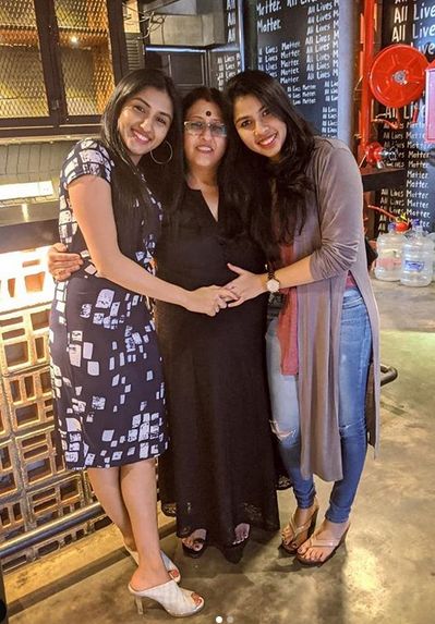 Ragini Chandran with her mother and sister