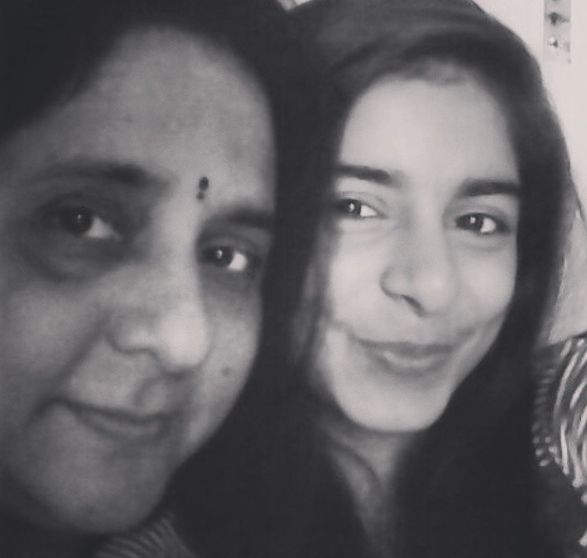 Siddhi Mahajankatti with her mother