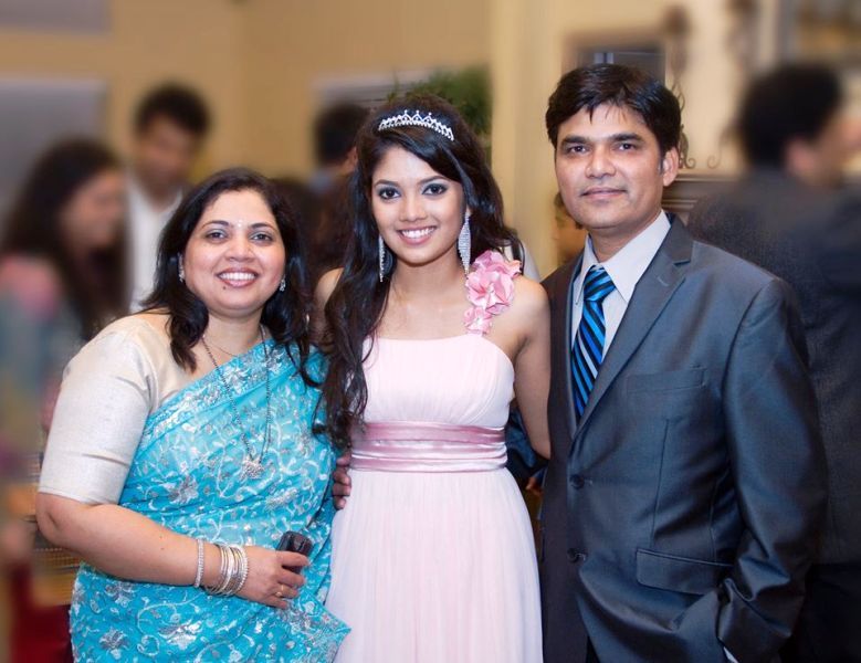 Tanvi Shinde With Her Parents