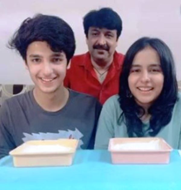 Viren Vazirani With His Father and Sister