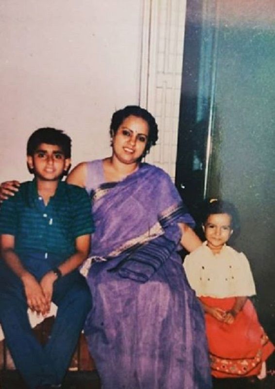 An Old Picture of Ronjini Chakraborty With Her Brother and Mother