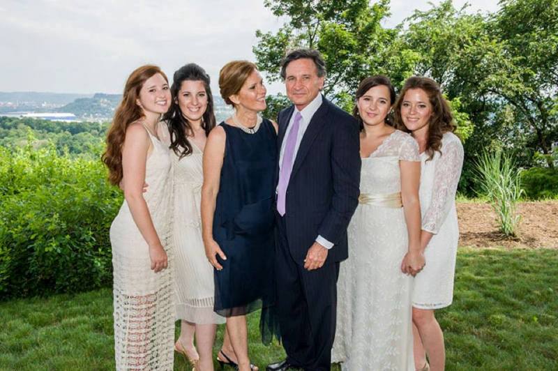 Bari Weiss With Her Parents Lou and Amy, and Her Sisters, Casey (extreme right) and Suzy (extreme left)