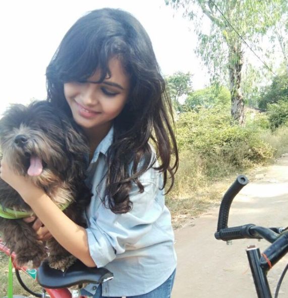 Muskan Bamne with her pet dog