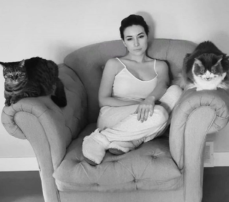 Natalia Mogollon With Her Pet Cats