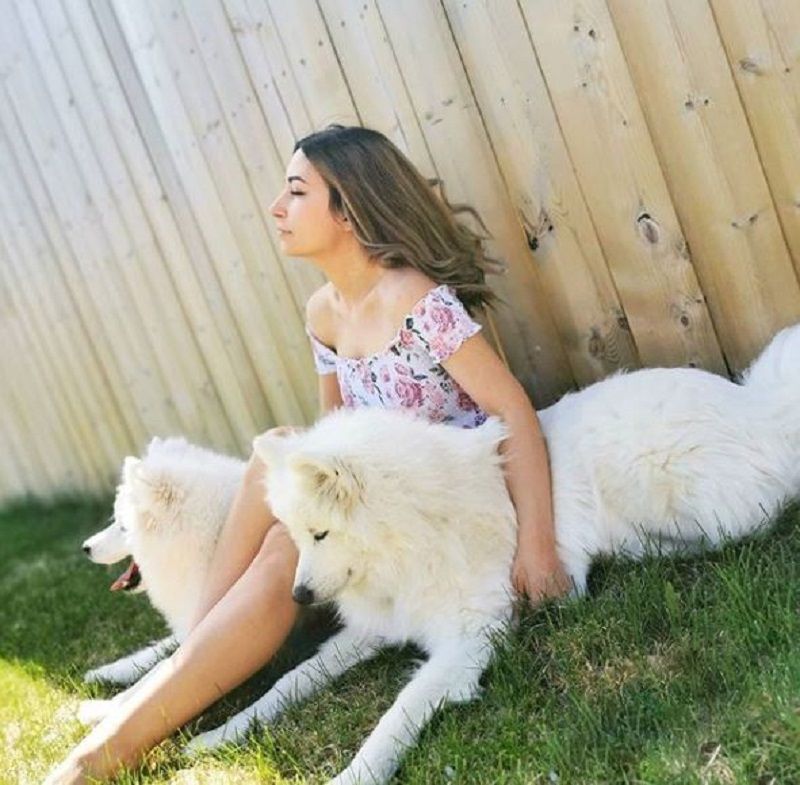 Natalia Mogollon With Her Pet Dogs