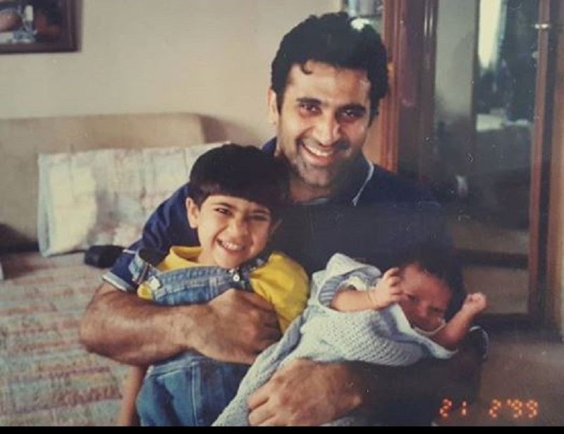 An Old Picture of Parmeet Sethi With His Sons