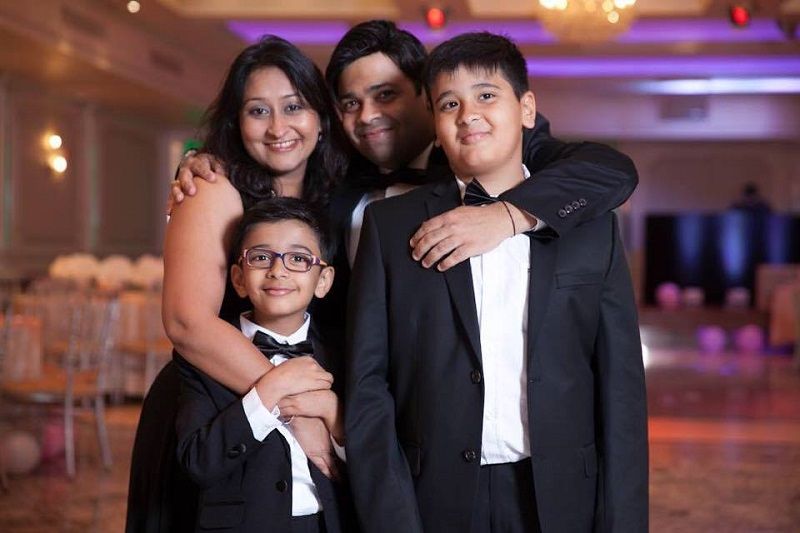 Kiku Sharda With His Wife and Sons