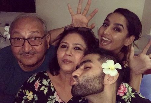 Ragini Dwivedi With Her Parents and Brother