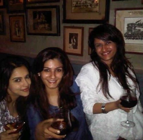 Rohini Iyer With Her Friends