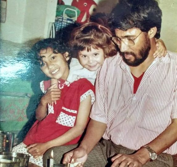Tanya Purohit with her sister and father