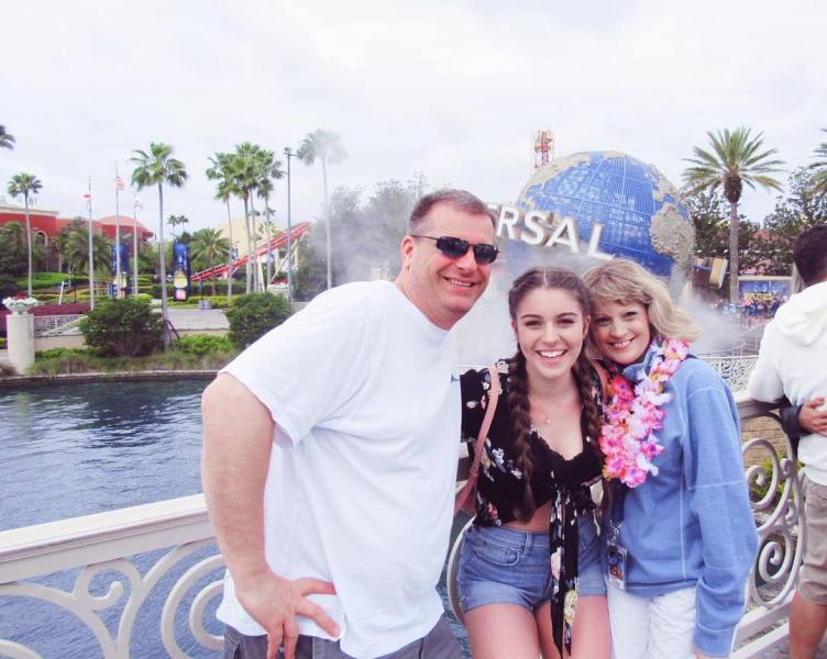 Taya Miller with her parents in Universal Studios