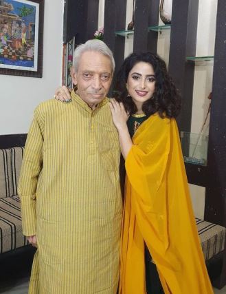 Aishwarya Sharma with her grandfather