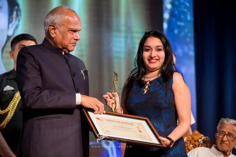 Aishwarya Sridhar recieving WOMAN ICON INDIA AWARD (2019)