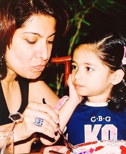 An Old Picture of Divya Seth With Her Daughter