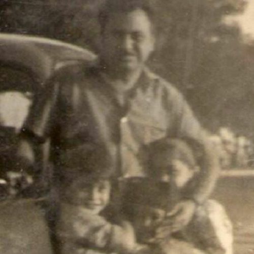 An Old Picture of Manoj Pahwa With His Father and Sisters
