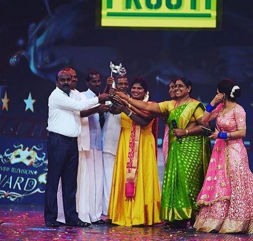Aranthangi Nisha Holding Her Award