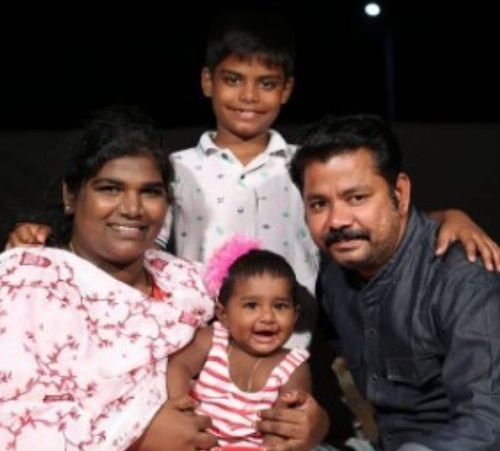 Aranthangi Nisha With Her Husband and Children