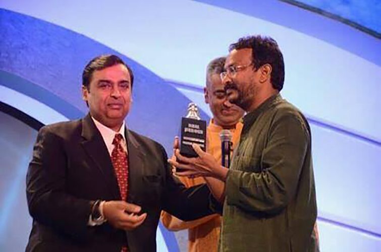 Bezwada Wilson Receiving Real Hero Award