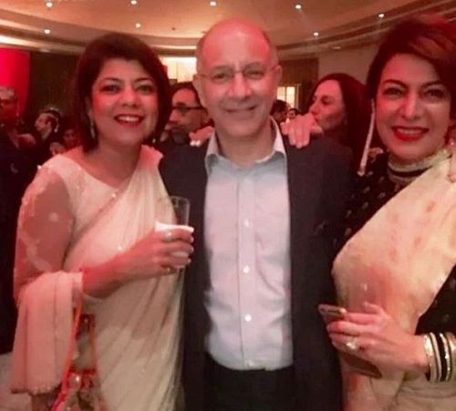 Divya Seth With Her Sister and Brother