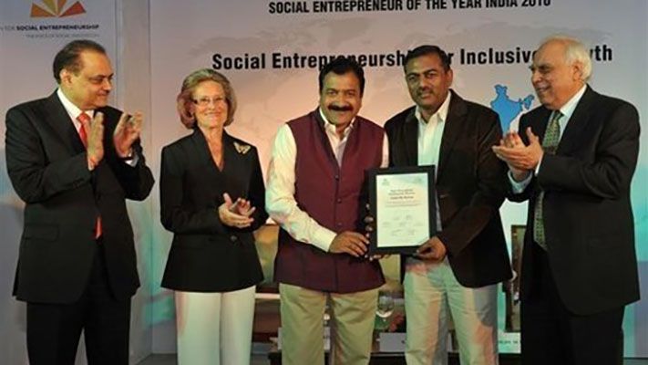 Krishanavatar Sharma and Rajiv Khandelwal as the Winner of India's Social Entrepreneur 2010