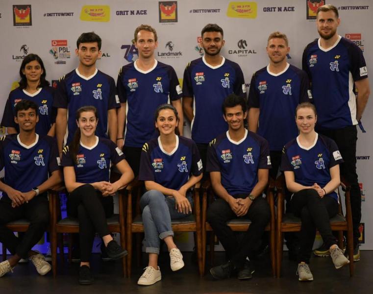 Mathias Boe and Taapsee Pannu with Pune 7 Aces team