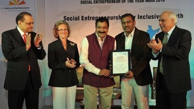 Rajiv Khandelwal receiving Social Entrepreneur of the Year Award