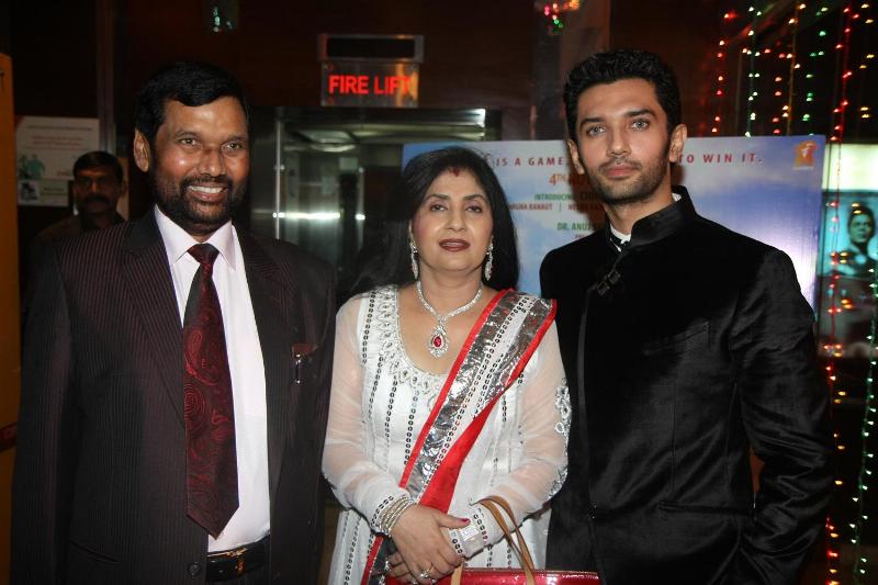 Reena Paswan with her husband Ram Vilas Paswan and her son Chirag Paswan