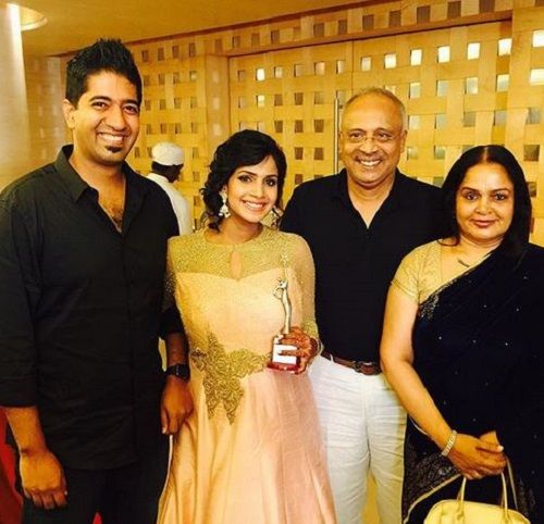 Samyuktha Karthik With Her Parents and Husband