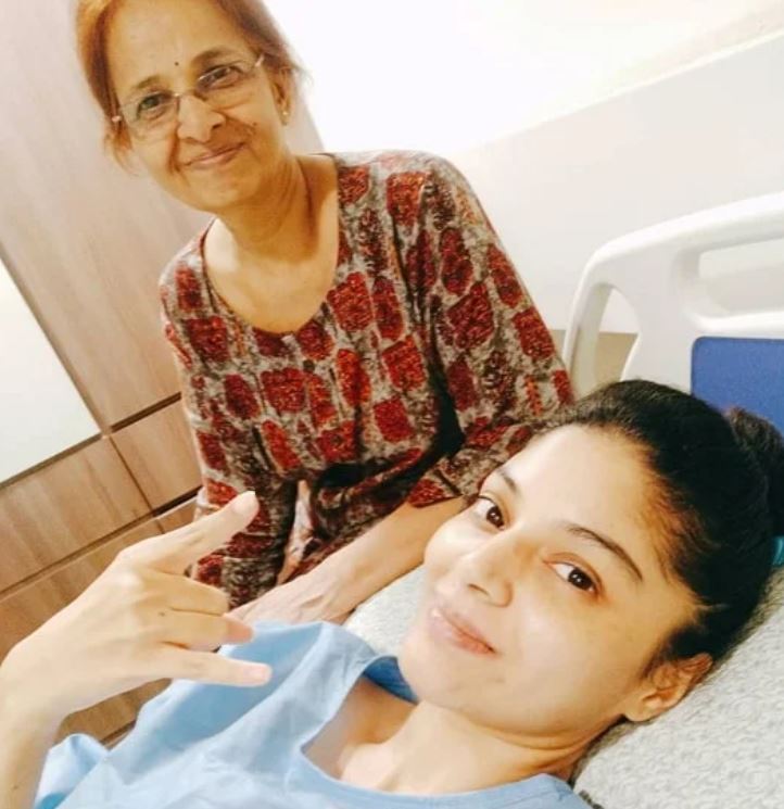 Sanam Shetty with her mother