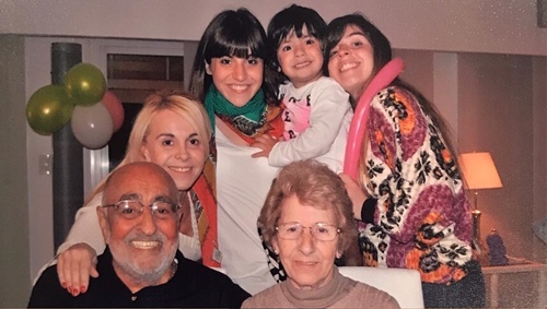 A family photo of Claudia Villafañe with her parents and daughters