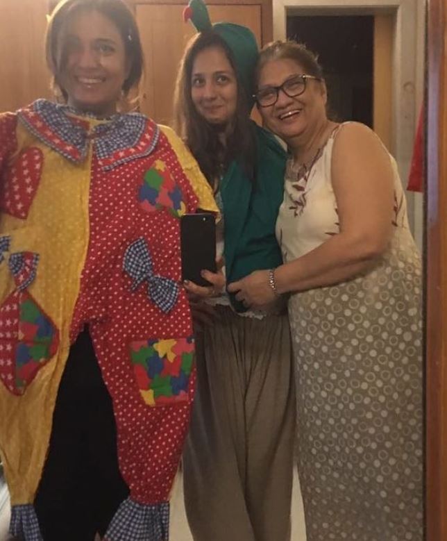Bhavna Ruparel with her mother and sister