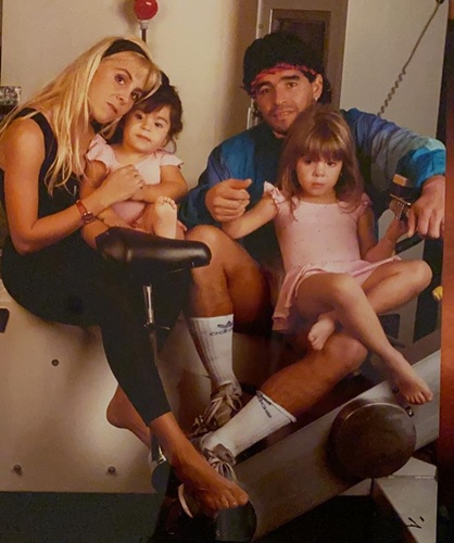 Claudia Villafañe with Diego Armando Maradona and her daughters, Gianinna and Dalma Maradona