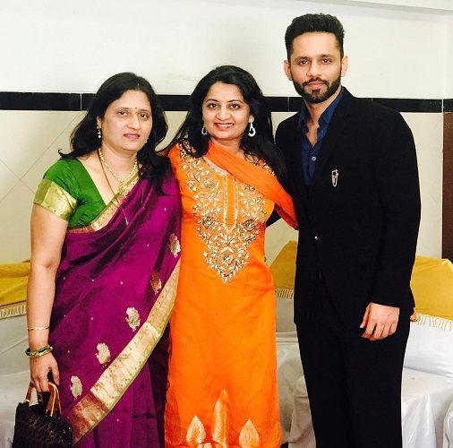 Rahul Vaidya With His Mother and Sister