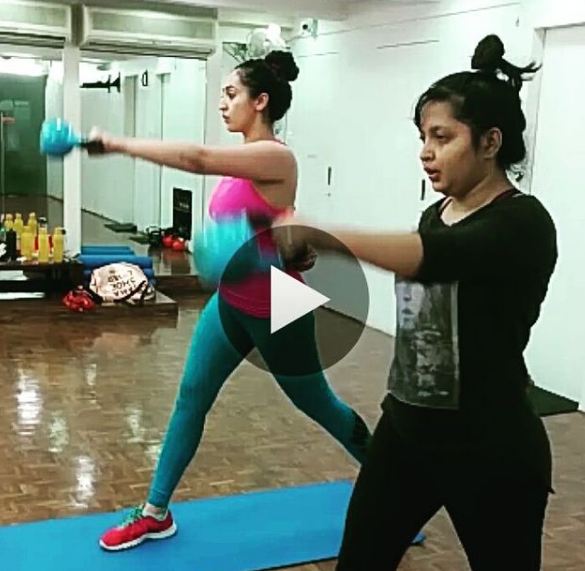 Ruchikaa Kapoor doing workout