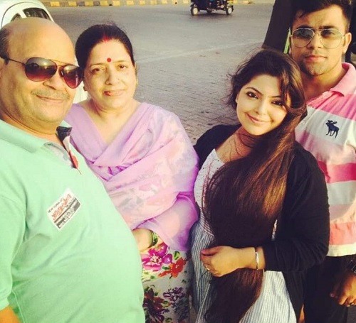 Divya Bhatnagar with her Parents and Brother