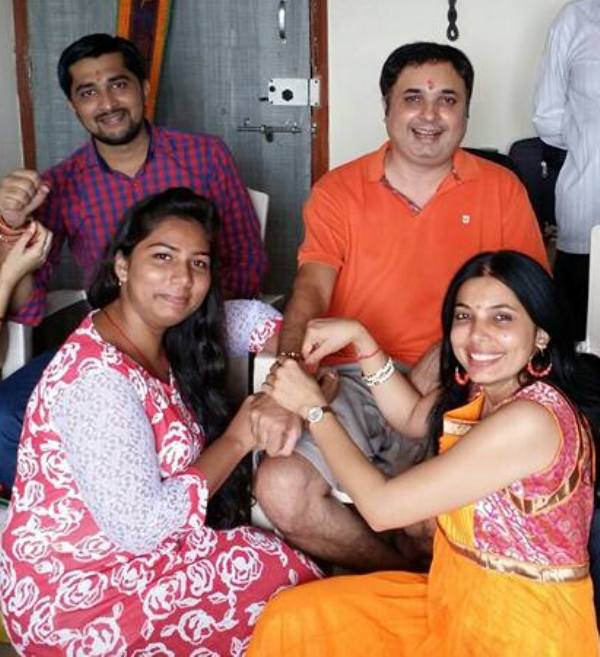 Jay Upadhyay with his sisters (Mona on the right and Falguni on the left)