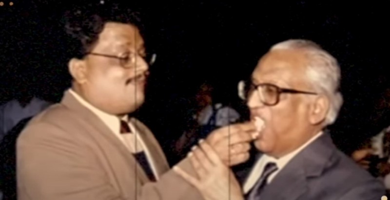 Rakesh Jhunjhunwala with his father