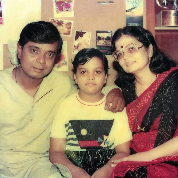 Sadashiv Amrapurkar with his wife and daughter Rima