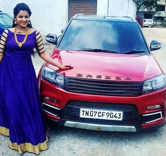 VJ Chitra with her Car