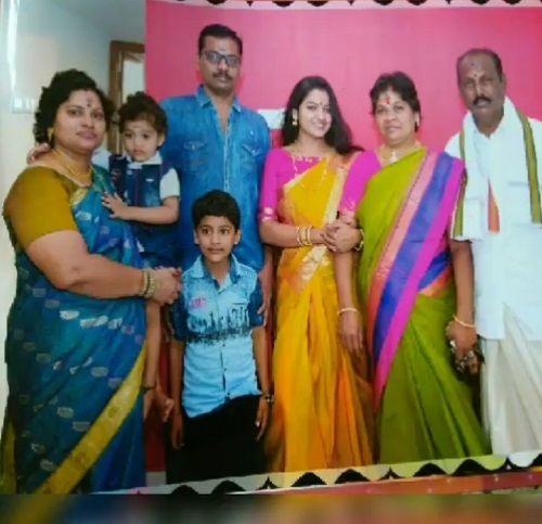 VJ Chitra with her Family